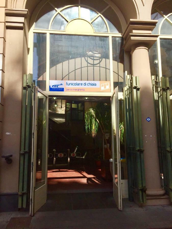 Bed and Breakfast Da Polly a Piazza Amedeo Napoli Esterno foto